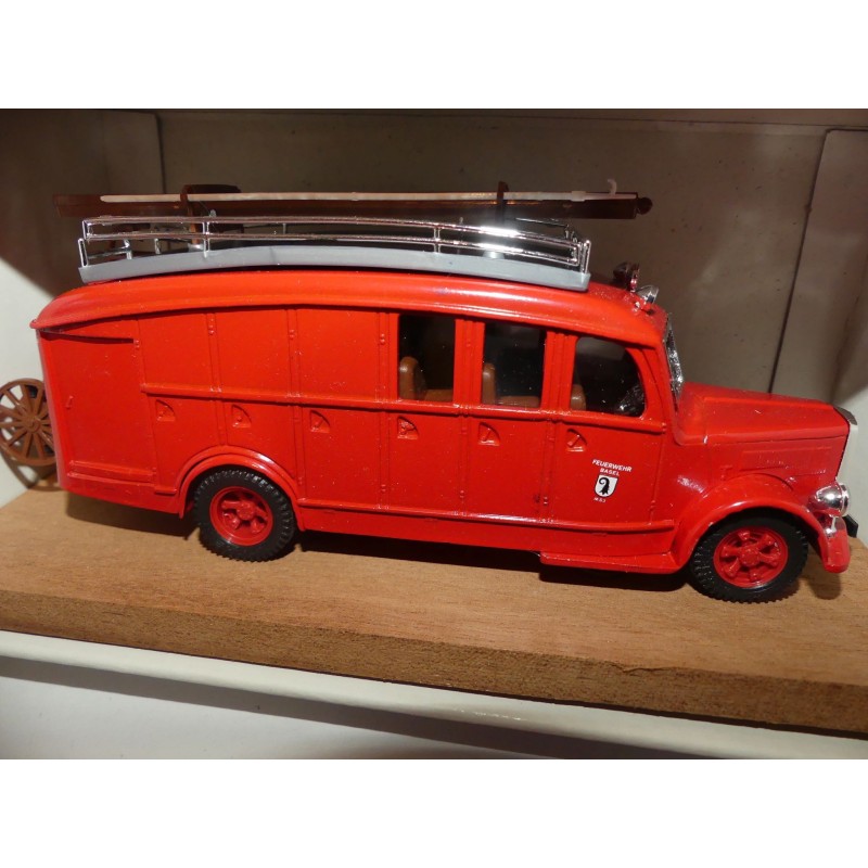 SAURER TYPE C POMPIERS DE BALE ALLEMAND FEUERWEHR BASEL VITESSE 230 1:43