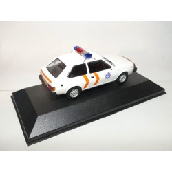 VOLVO 343 POLITIE ATLAS 1:43 sur socle sans boite