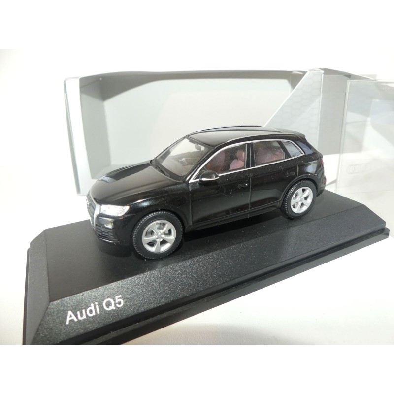 AUDI Q5 II Noir ISCALE 1:43