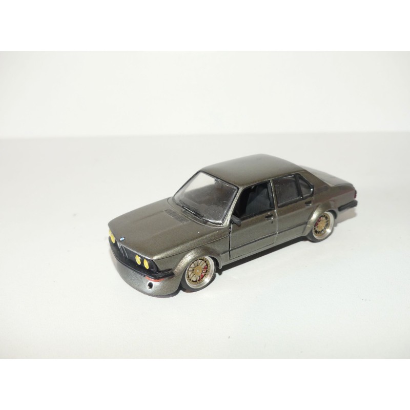 BMW 520 Vert SCHUCO 1:43 sans boite modÃ¨le modifiÃ©
