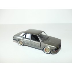 BMW 520 Vert SCHUCO 1:43 sans boite modèle modifié