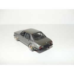 BMW 520 Vert SCHUCO 1:43 sans boite modèle modifié