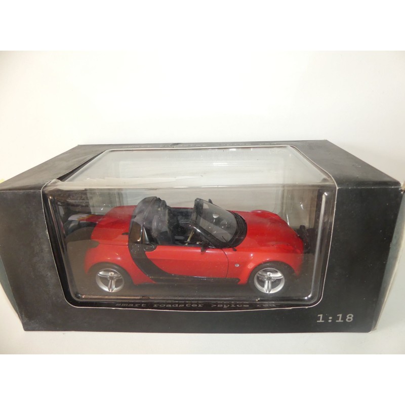 SMART ROADSTER SPICE Rouge KYOSHO 1:18 boite abimée