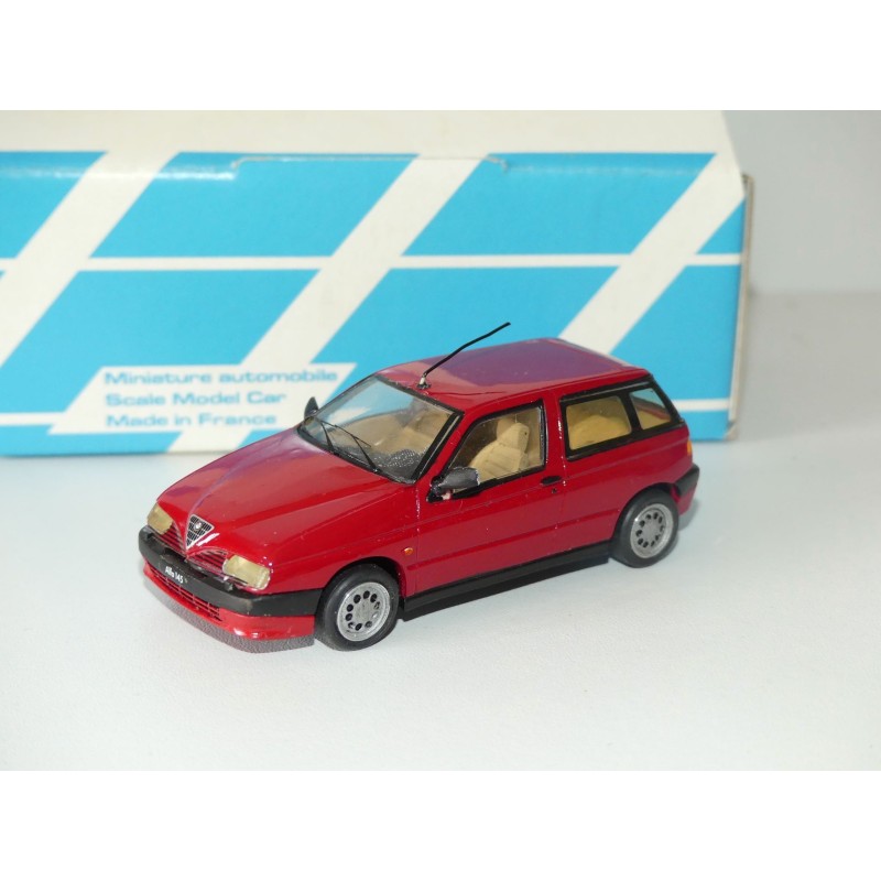 ALFA ROMEO 145 1,9 TD 1995 Rouge KIT Monté ALEZAN 1:43 imperfection