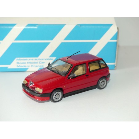 ALFA ROMEO 145 1,9 TD 1995 Rouge KIT Monté ALEZAN 1:43 imperfection