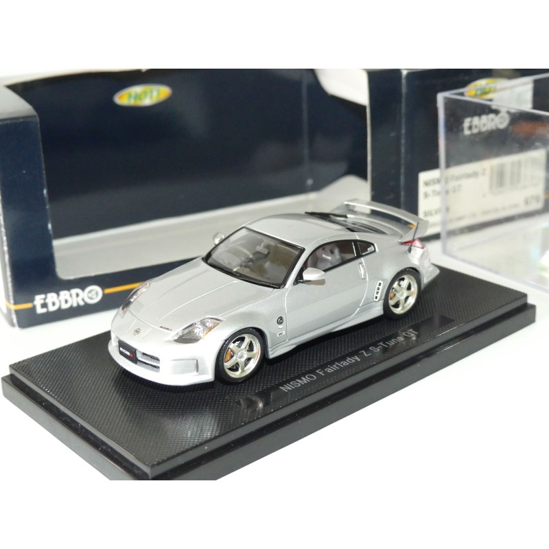 NISSAN BLUEBIRD 2 Portes 1967 Gris EBBRO 544 1:43