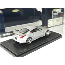 NISSAN BLUEBIRD 2 Portes 1967 Gris EBBRO 544 1:43