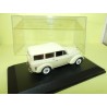 RENAULT JUVAQUATRE BREAK 1949 CrÃ¨me UNIVERSAL HOBBIES Collection M6 1:43
