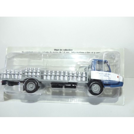 CAMION BERLIET STRADAIR 20 laitier IXO PRESSE 1:43