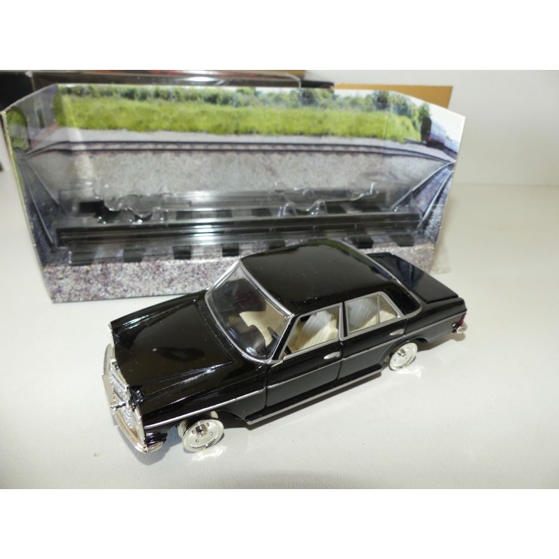 MERCEDES SALOON Octopussy CORGI 05701  James BOND 007 1:36