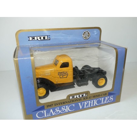 CAMION INTERNATIONAL KB-12 SEMI CAB 1947 ERTL 1:43