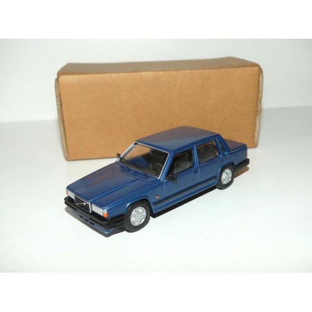 VOLVO 740 Bleu KIT Monte ESDO 1:43