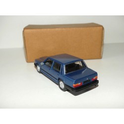 VOLVO 740 Bleu KIT Monte ESDO 1:43