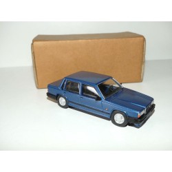 VOLVO 740 Bleu KIT Monte ESDO 1:43