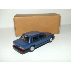 VOLVO 740 Bleu KIT Monte ESDO 1:43