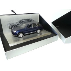 PORSCHE CAYENNE S I Phase 1 955 2002 Bleu MINICHAMPS 1:43 socle aluminium