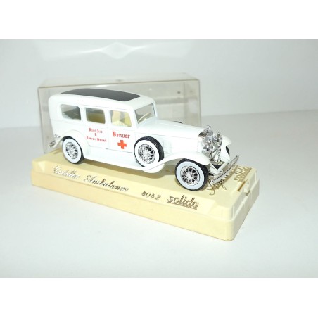 CADILLAC AMBULANCE  SOLIDO 4042 1:43