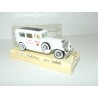 CADILLAC AMBULANCE  SOLIDO 4042 1:43