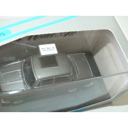BMW 700 LS 1962-1965 Gris Foncé MINICHAMPS 1:43 imperfection