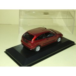 FORD FOCUS I Phase 1 3 portes Bordeaux MINICHAMPS 1:43