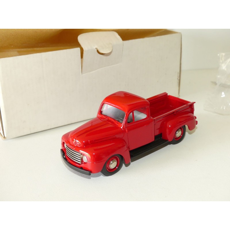 CAMION WHITE MUSTANG WC 22 Rouge US MODEL MINT US-30 1:43