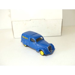 PEUGEOT 202 FOURGON Peugeot KIT Monté PROVENCE MOULAGE 1:43 imperfection