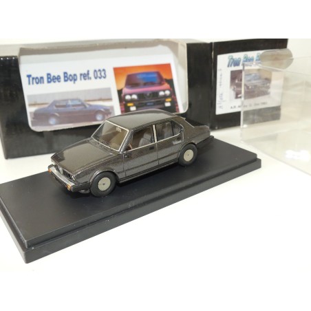 ALFA ROMEO ALFETTA Q. ORO 1983 Gris KIT Monté TRON BEE BOP 1:43
