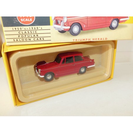 TRIUMPH HERALD Rouge VANGUARDS VA5000 1:43