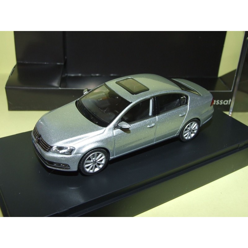 VW PASSAT B7 Gris Clair SCHUCO 1:43