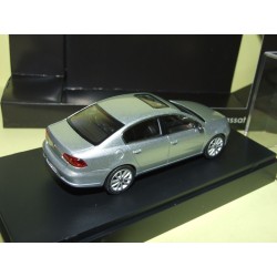 VW PASSAT B7 Gris Clair SCHUCO 1:43