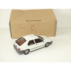 RENAULT 19 3 Portes Blanc KIT Monte ALEZAN 1:43