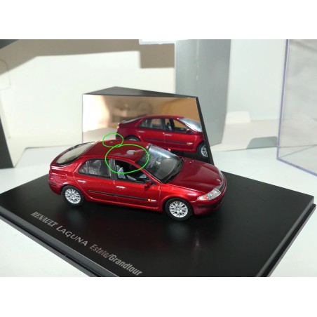 RENAULT LAGUNA II DYNAMIQUE Phase 1 Rouge UNIVERSAL HOBBIES 1:43 Imperfection