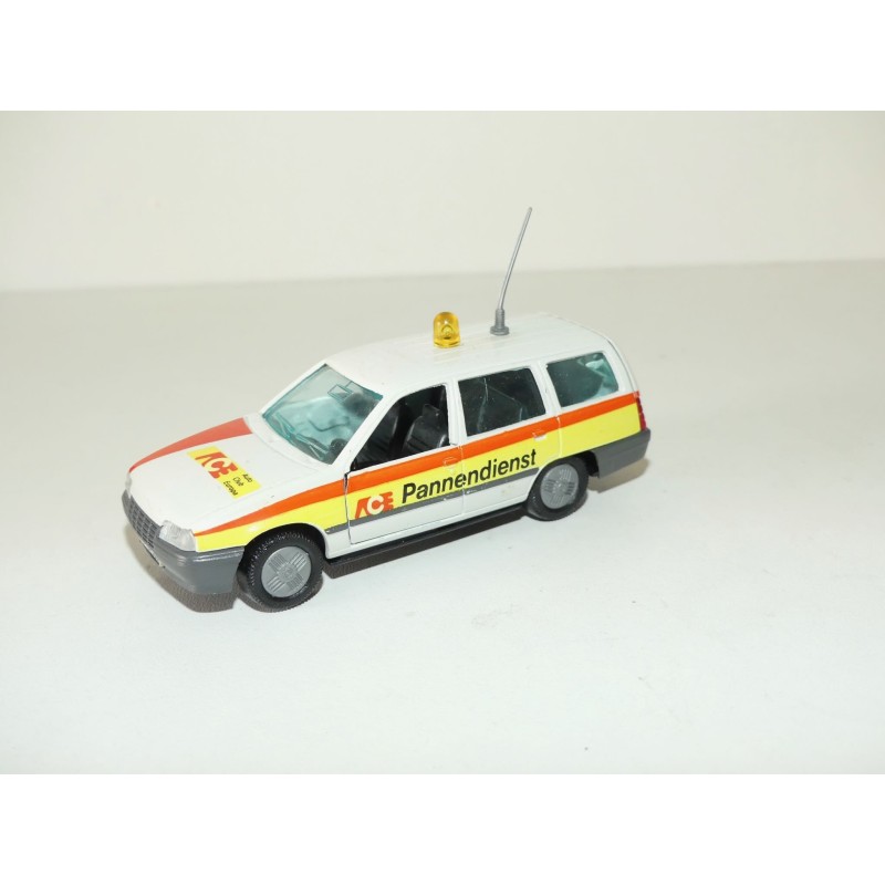 OPEL ASTRA CARAVAN ACE GAMA 1:43 sans boite