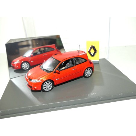 RENAULT MEGANE II SPORT Orange UNIVERSAL HOBBIES 1:43