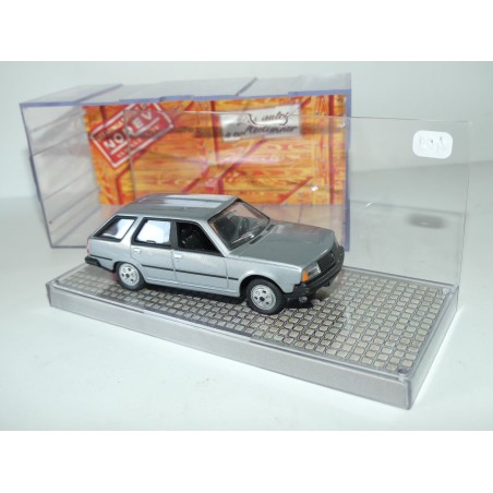 NOREV ref 140 - Renault R12 - 1/43 plastique ancien